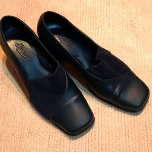 Black dress shoes